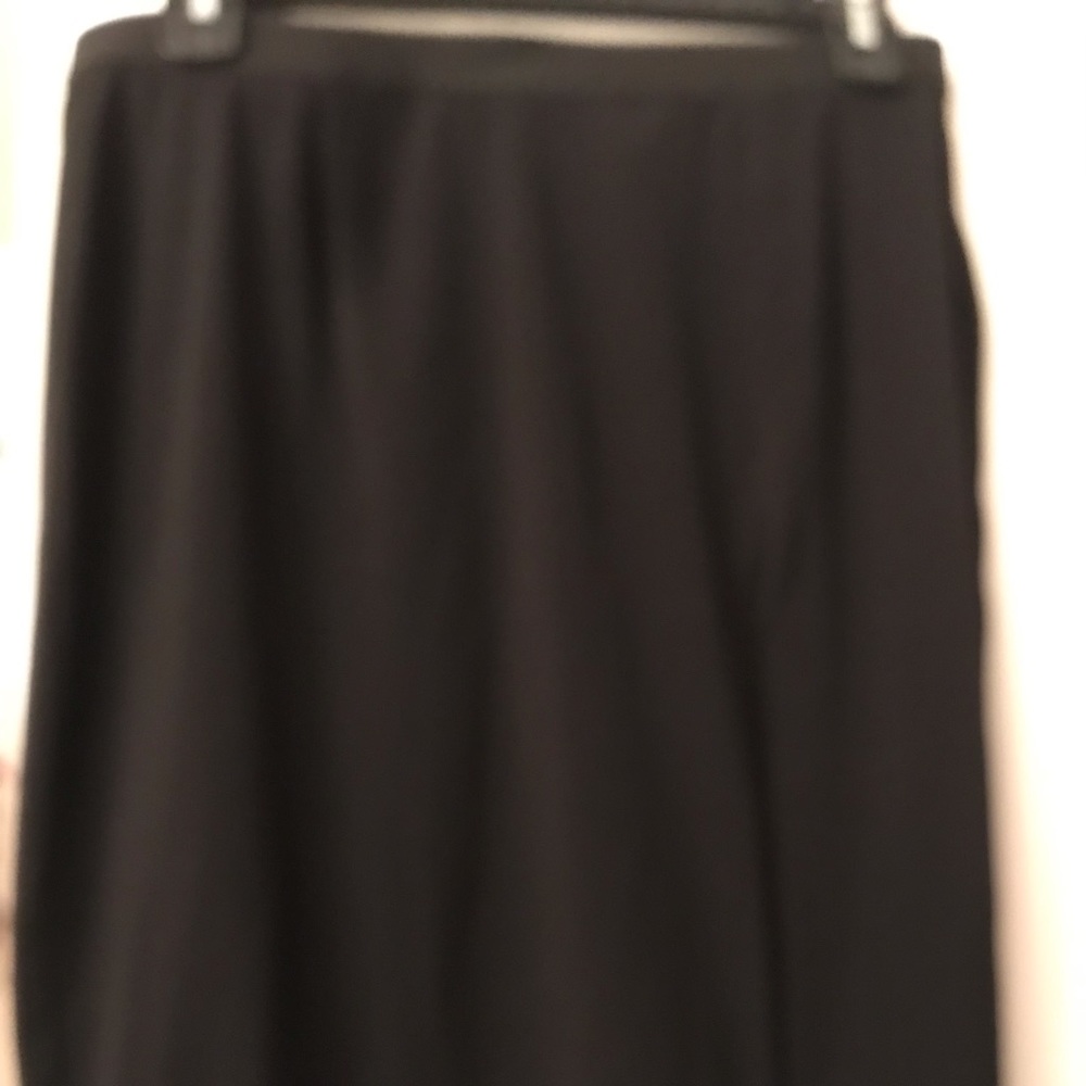 Skirt with zipper side slit